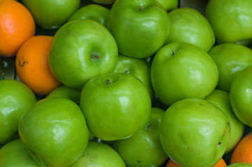 Apple and oranges at the market stand