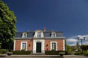 petite mairie de bretagne