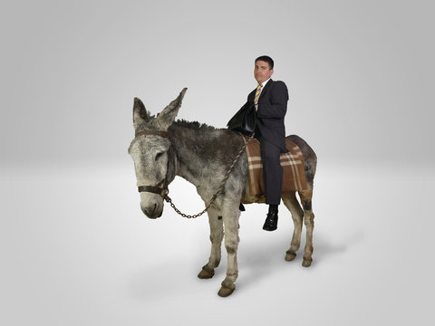 EMPRESARIO EN BURRO