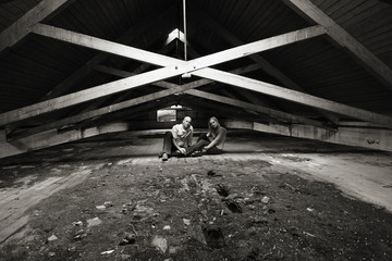 Obraz na płótnie Canvas couple in a moss covered attic