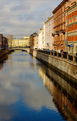 Fototapeta na wymiar View of St. Petersburg bridge