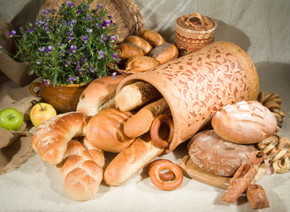 Obraz na płótnie Canvas Bread And Birch Container