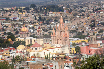 Fototapeta na wymiar San Miguel de Allende Mexico Overlook Parroquia Archangel Church