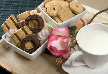 Milk and chocolate cookies