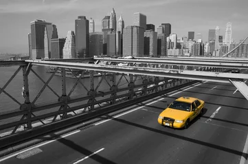 Deurstickers New York taxi New York - Brooklyn Bridge en gele taxi