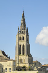 Fototapeta na wymiar la tour de l'église monolithe de saint émilion