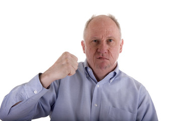 Obraz premium Stary facet w niebieskiej groźbie z pięścią