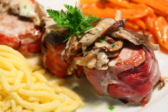 schweinefilet,sp&auml;tzle,karotten