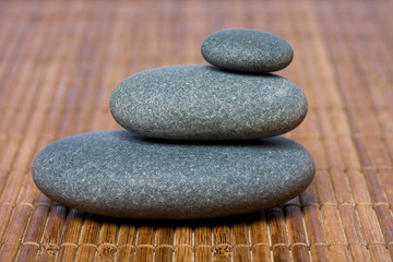 Fototapeta na wymiar galet kern équilibre énergie zen méditation relaxation tour exot
