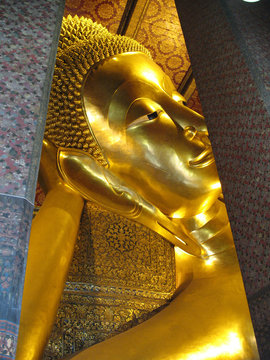 Giant reclining gold Buddha at Wat Po, Bangkok, Thailand