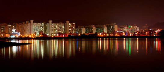 Fototapeta na wymiar Apartment buildings at night