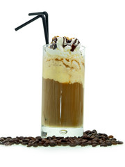 eiskaffee heißgeliebt während sommer in der strandcafe