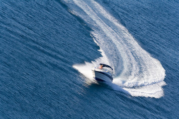 Fototapeta premium fast driving yacht on the ocean