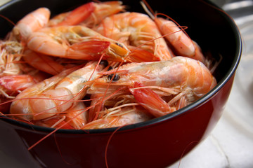 Whole cooked prawns
