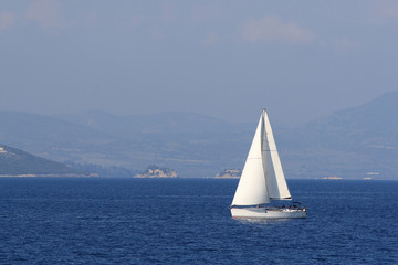 Fototapeta premium Sailing in Greece around Lefkas island