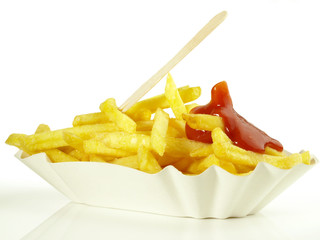 Pommes mit Ketchup