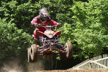 saut d'un quad © galam