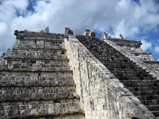 pir&aacute;mide azteca