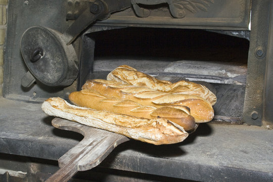 Pains cuits au feu de bois.