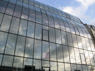 Fototapeta na wymiar Façade de verre, immeuble de bureaux.