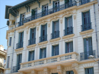 façade caractere