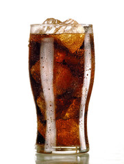 bicchiere di coca con ghiaccio - 7658566