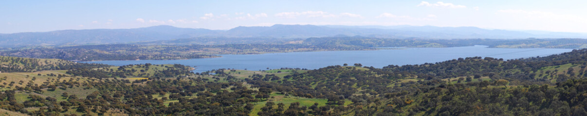 Fototapeta na wymiar Panorama lago Coghinas, Sardegna