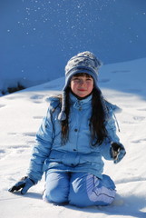 Fototapeta na wymiar Young girl in snow