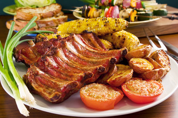 Grilled pork ribs and vegetables