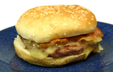 hamburguesa en plato azul