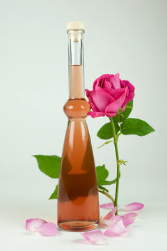Rosolio liquore alla rosa