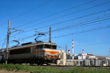 Train et usine