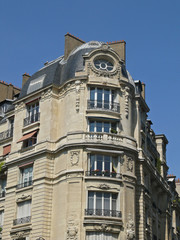Fototapeta na wymiar old building in paris5