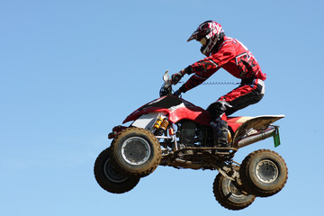 vol d'un quad © galam