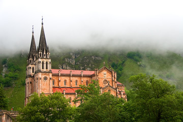 Fototapeta na wymiar Mgła w Covadonga, Asturias (Hiszpania)
