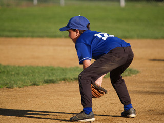 young little league baseball infielder