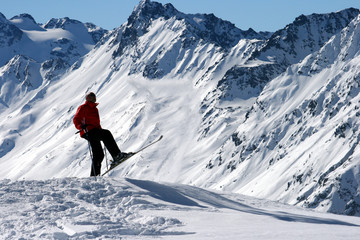 Fototapeta na wymiar Skifahrer