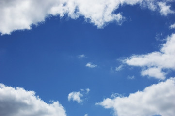 Obraz premium Blue sky with plenty of space for text