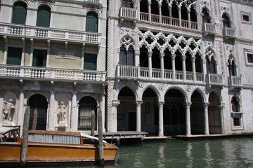 Fototapeta na wymiar Fading splendour in Venice