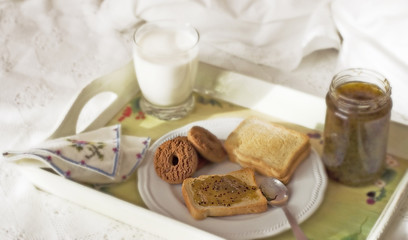 breakfast served in bed