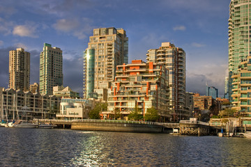 Fototapeta na wymiar Mieszkanie w centrum Vancouver, wynika z Granville Island