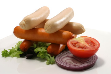 chicken and pork sauasges on lettuce