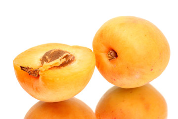 Apricot with halves