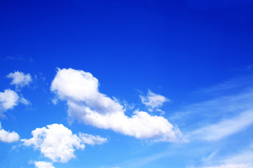Wolken am blauen Himmel 2