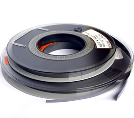 Magnetic tape reels for data storage