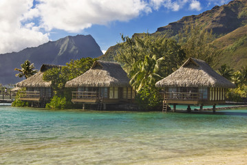 Bungalow on tropical island of Moorea © Sebastien Burel