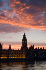 Fototapeta na wymiar Houses of Parliament na zachód słońca