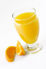 Osaft mit Orangenspalten