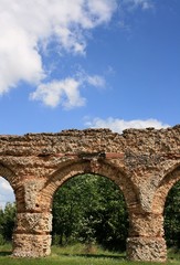 Fototapeta na wymiar acqueducs romain