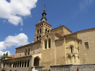 Fototapeta na wymiar Iglesia de San Martín en Segovia